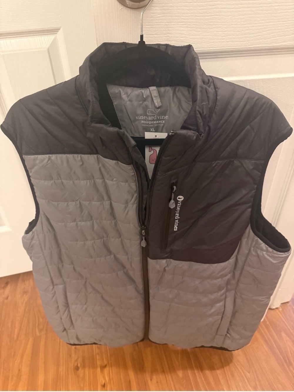 Vineyard Vines Men’s Gray & Charcoal Quilted puffer Performance Vest